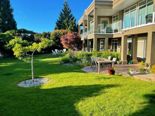 Villa With Amazing Garden And Comfortable Rooms