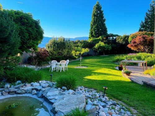 Villa With Amazing Garden And Comfortable Rooms
