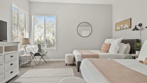Modern Scottsdale Gem Hike, Golf, Explore!