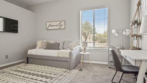 Modern Scottsdale Gem Hike, Golf, Explore!