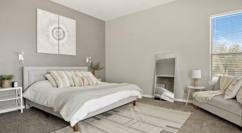 Modern Scottsdale Gem Hike, Golf, Explore!