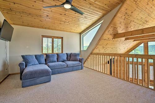 Chalet-style Cabin With Wraparound Deck And Views