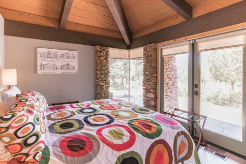 Glass House Elk Rim Pine Cabin