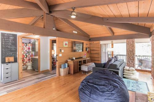 Glass House Elk Rim Pine Cabin