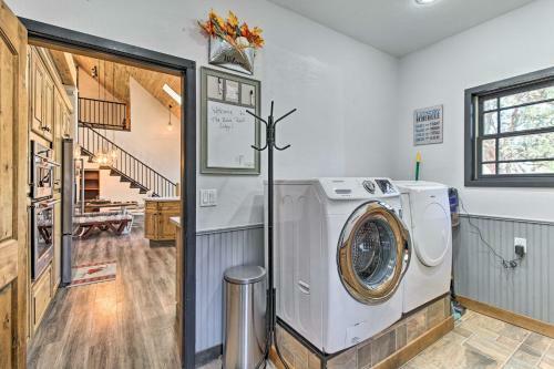 Evolve Spacious Bohemian Cabin 9 Miles To Lake!