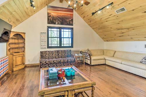 Evolve Spacious Bohemian Cabin 9 Miles To Lake!