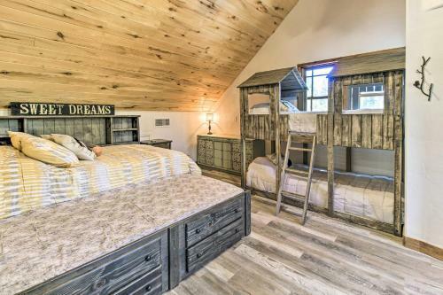 Evolve Spacious Bohemian Cabin 9 Miles To Lake!