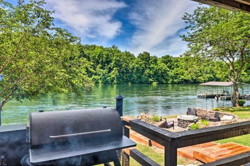 Cotter Home With Direct Access To White River!