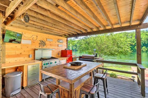 Cotter Home With Direct Access To White River!