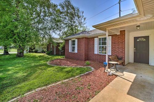 Convenient Centerton Retreat With Deck And Yard!