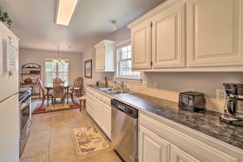 Convenient Centerton Retreat With Deck And Yard!