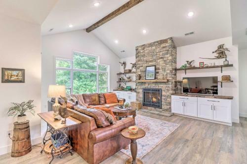 River-view Flippin Escape With Fire Pit And Grill
