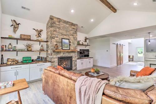 River-view Flippin Escape With Fire Pit And Grill