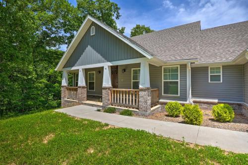 Pet-friendly Bella Vista Home With Deck And Yard!