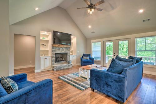 Pet-friendly Bella Vista Home With Deck And Yard!