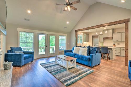 Pet-friendly Bella Vista Home With Deck And Yard!
