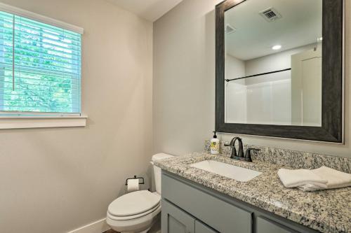 Pet-friendly Bella Vista Home With Deck And Yard!