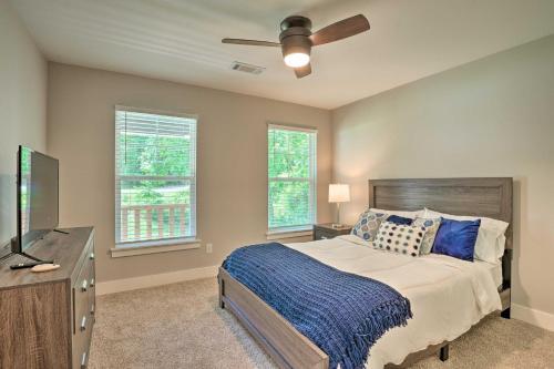 Pet-friendly Bella Vista Home With Deck And Yard!