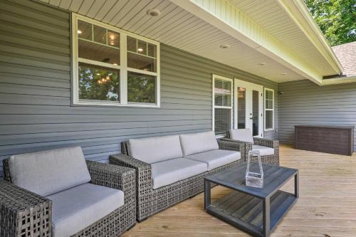Pet-friendly Bella Vista Home With Deck And Yard!