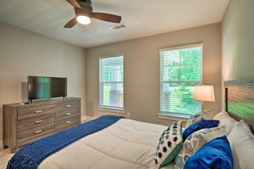 Pet-friendly Bella Vista Home With Deck And Yard!