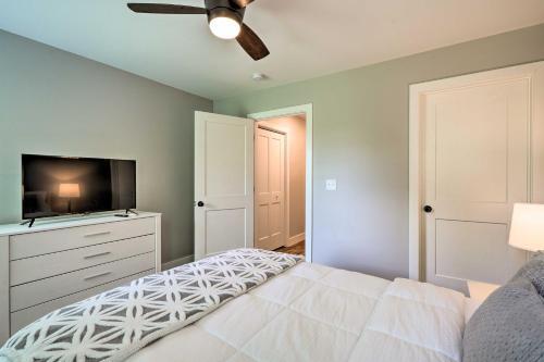 Pet-friendly Bella Vista Home With Deck And Yard!