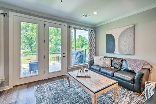 Waterfront Lake Hamilton Home Dock And Grill!
