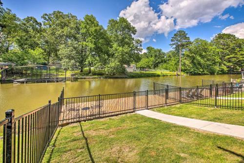 Waterfront Lake Hamilton Home Dock And Grill!
