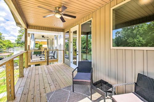 Waterfront Lake Hamilton Home Dock And Grill!