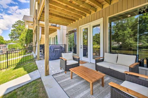 Waterfront Lake Hamilton Home Dock And Grill!