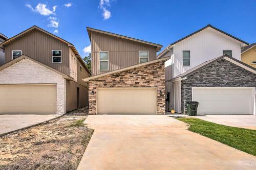 Waterfront Lake Hamilton Home Dock And Grill!