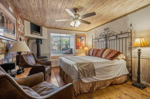 Posada Adobe Village Inn Rooms
