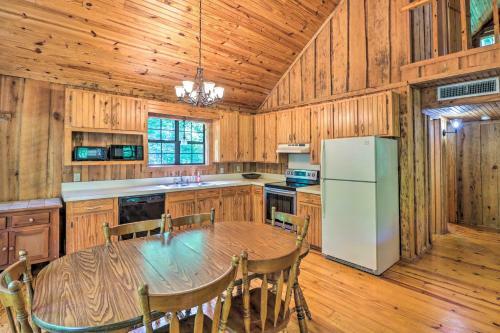 Secluded Creekside Cabin With Kayaks Provided
