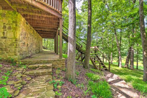 Secluded Creekside Cabin With Kayaks Provided