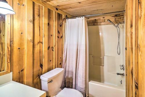 Secluded Creekside Cabin With Kayaks Provided