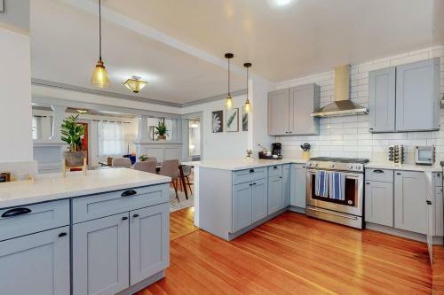 Charming Designer Craftsman Near Downtown La