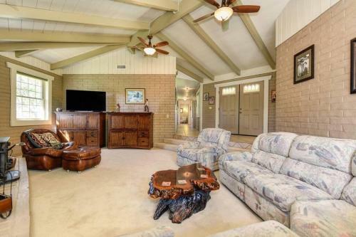 Ring Ranch Country Side Oasis With Pool