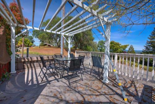 King Bed, Wfh W/fast Internet, Family Friendly!
