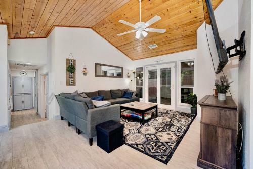 King Bed, Wfh W/fast Internet, Family Friendly!