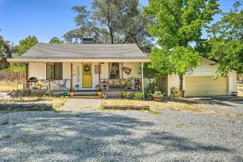 Quaint And Quiet Auburn Cottage With Private Yard