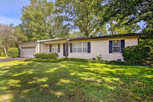 Charming Hot Springs Home - Fully Fenced Yard