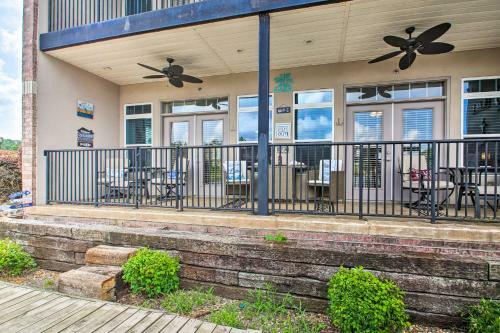 Apartamento 1st-floor Condo With Boat Dock And Lake Views!