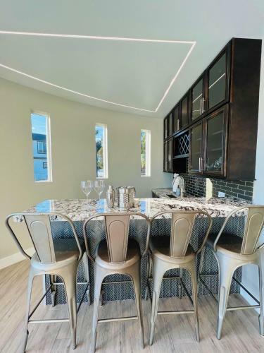 Avila Beach Jewel 5bdrm 2935abd