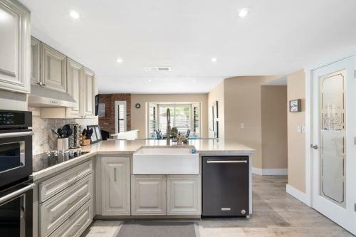Luxury Phoenix Home Heated Pool & Spa With King Beds