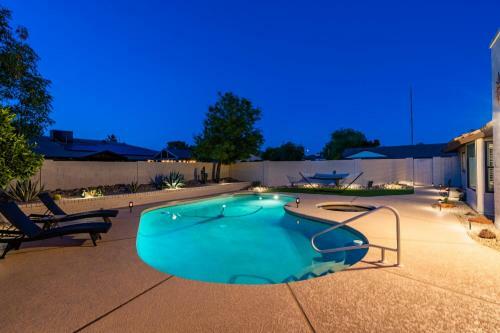 Luxury Phoenix Home Heated Pool & Spa With King Beds