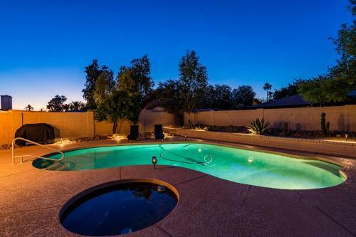 Luxury Phoenix Home Heated Pool & Spa With King Beds