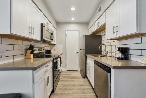 Chic 2 -bedroom Apartment By Staygia