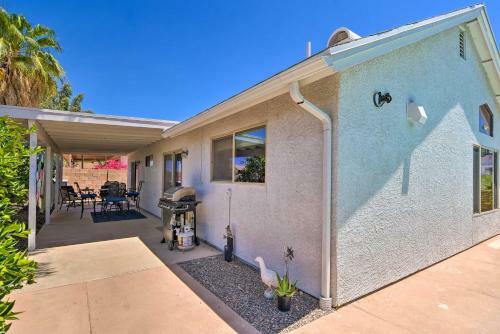 Sun-lit Tucson Digs With Private Pool And Patio!