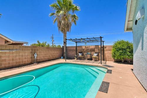 Sun-lit Tucson Digs With Private Pool And Patio!