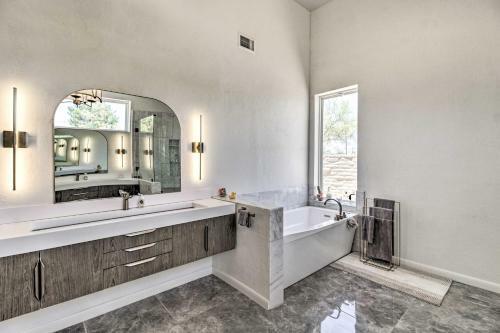 Tucson Desert Oasis With Private Pool And Patio!