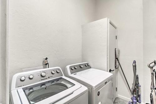 Tucson Desert Oasis With Private Pool And Patio!